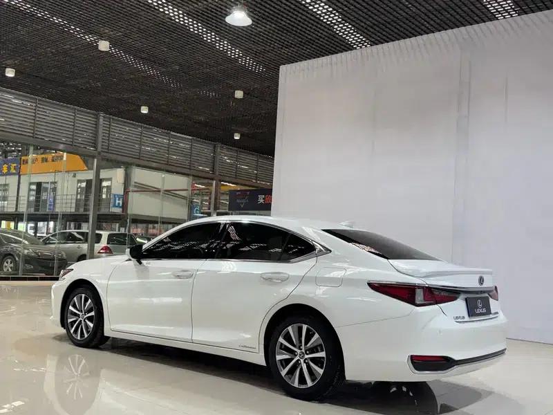 Lexus ES 2021 300h Premium Edition — миниатюра 4