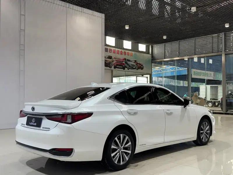 Lexus ES 2021 300h Premium Edition — миниатюра 5