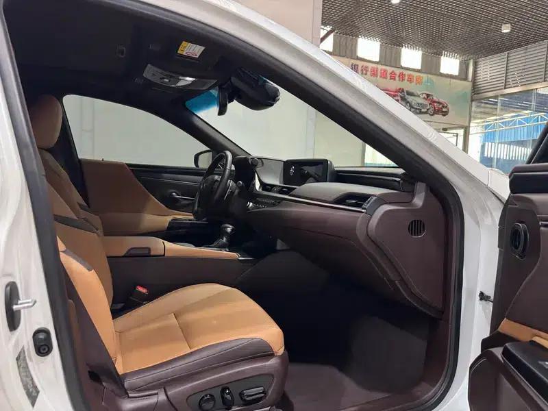 Lexus ES 2021 300h Premium Edition — миниатюра 9