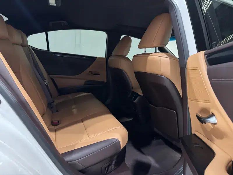 Lexus ES 2021 300h Premium Edition — миниатюра 10
