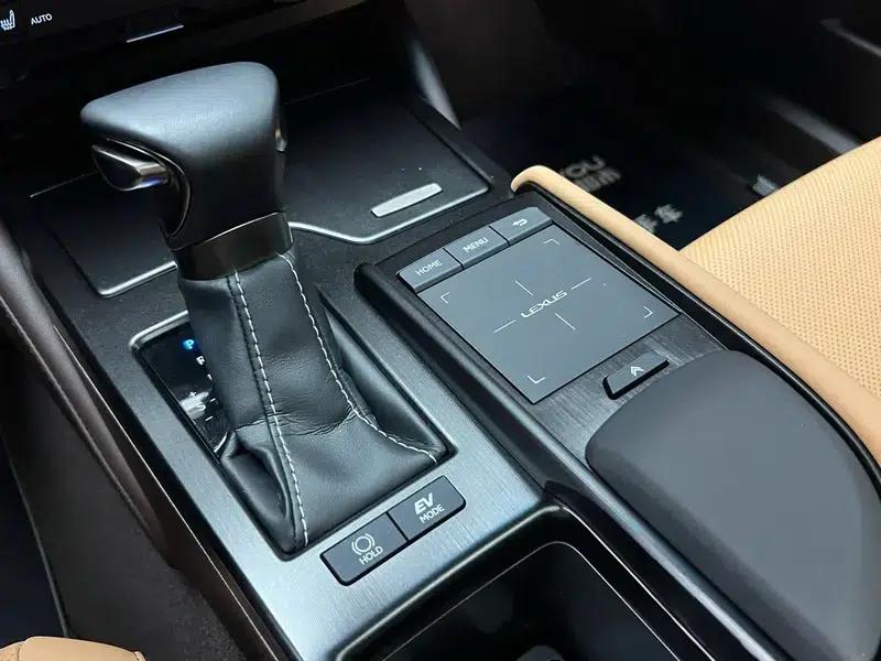 Lexus ES 2021 300h Premium Edition — миниатюра 13