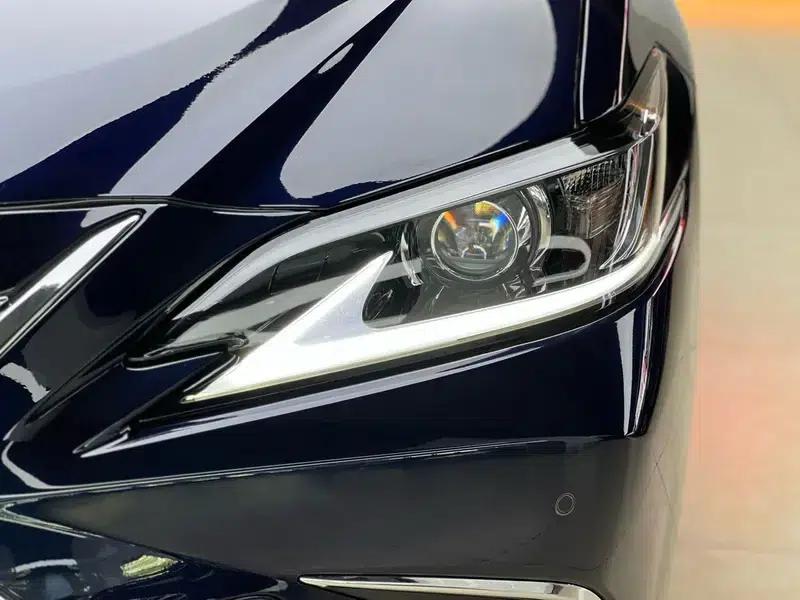 Lexus ES 2021 300h Premium Edition — миниатюра 6
