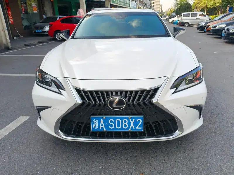 Lexus ES 2024 200 Premium Edition — миниатюра 2
