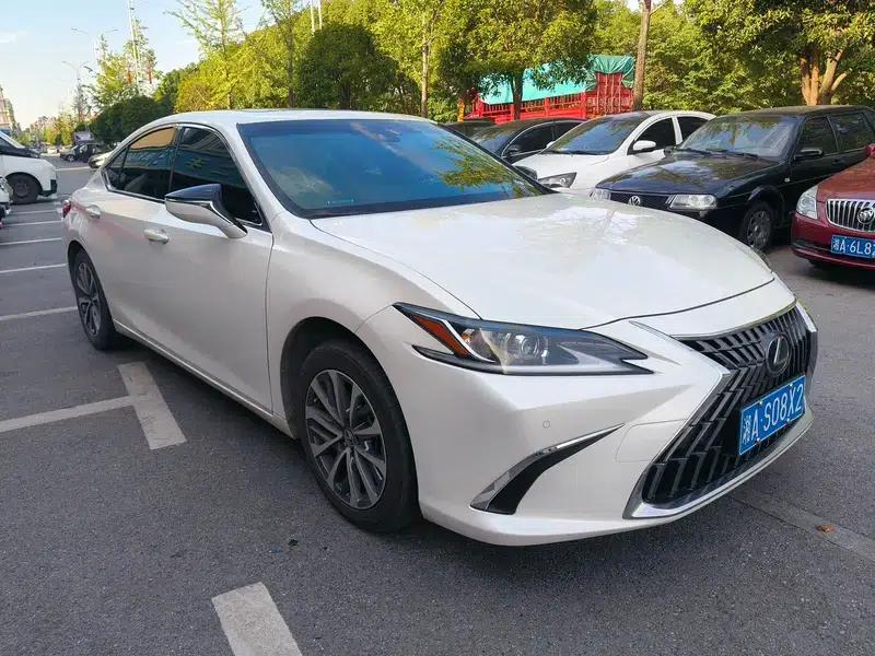 Lexus ES 2024 200 Premium Edition — миниатюра 3