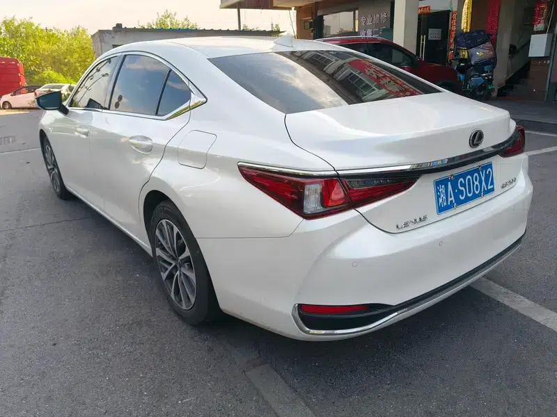 Lexus ES 2024 200 Premium Edition — миниатюра 4