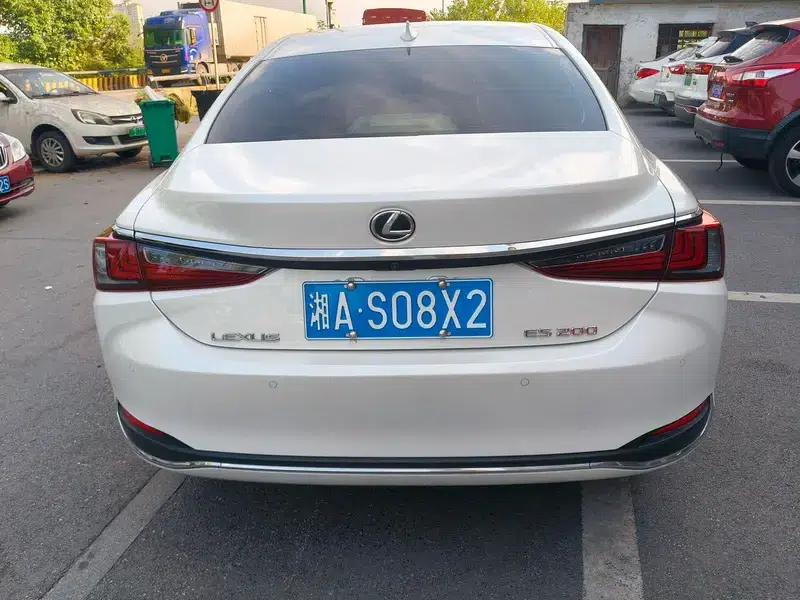 Lexus ES 2024 200 Premium Edition — миниатюра 5