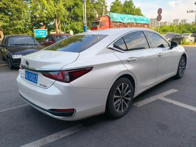 Lexus ES 2024 200 Premium Edition — миниатюра 6