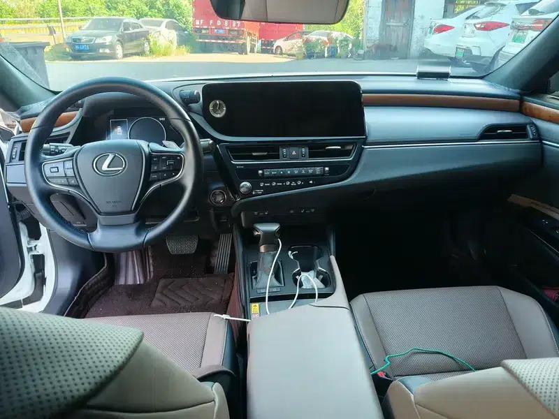 Lexus ES 2024 200 Premium Edition — миниатюра 9