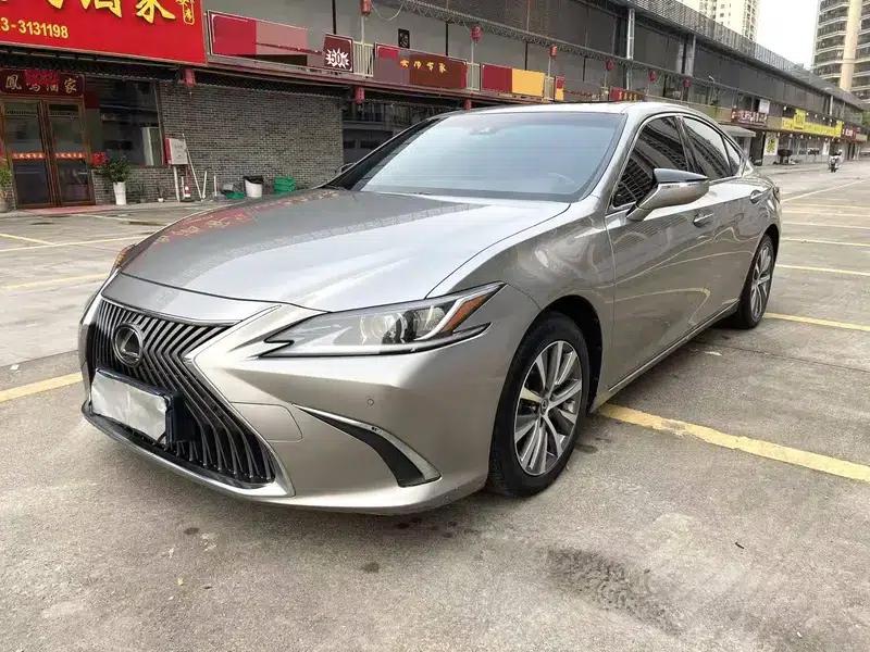 Lexus ES 2018 200 Luxury Edition (China V emission standard) — миниатюра 1
