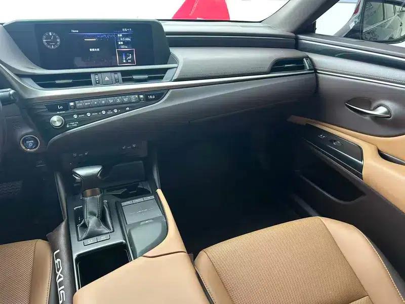 Lexus ES 2020 300h Premium Edition — миниатюра 11