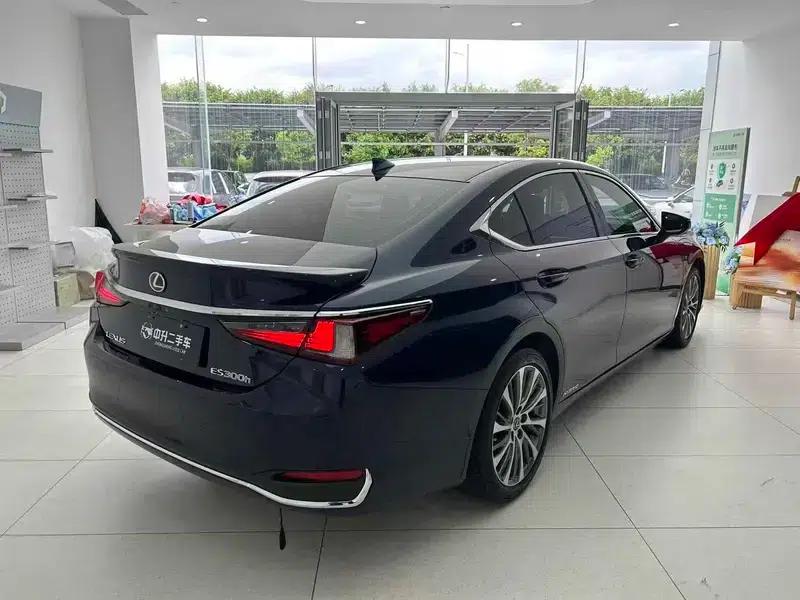 Lexus ES 2020 300h Premium Edition — миниатюра 6