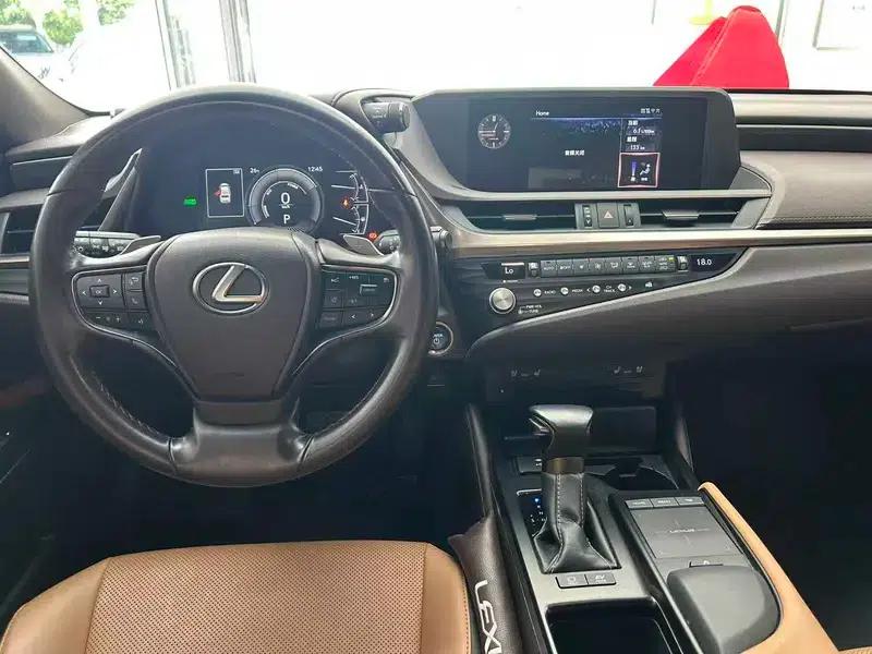 Lexus ES 2020 300h Premium Edition — миниатюра 10