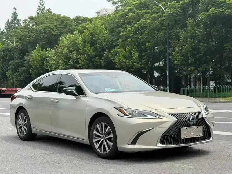 Lexus ES 2020 300h Premium Edition (China V Emission Standard) — миниатюра 3