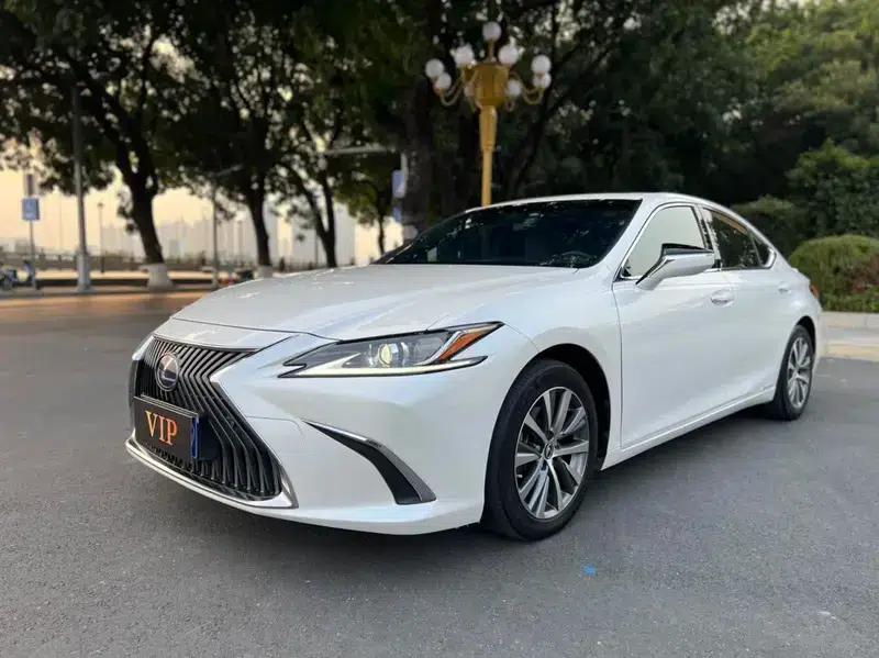 Lexus ES 2020 300h Premium Edition (China V Emission Standard) — миниатюра 1