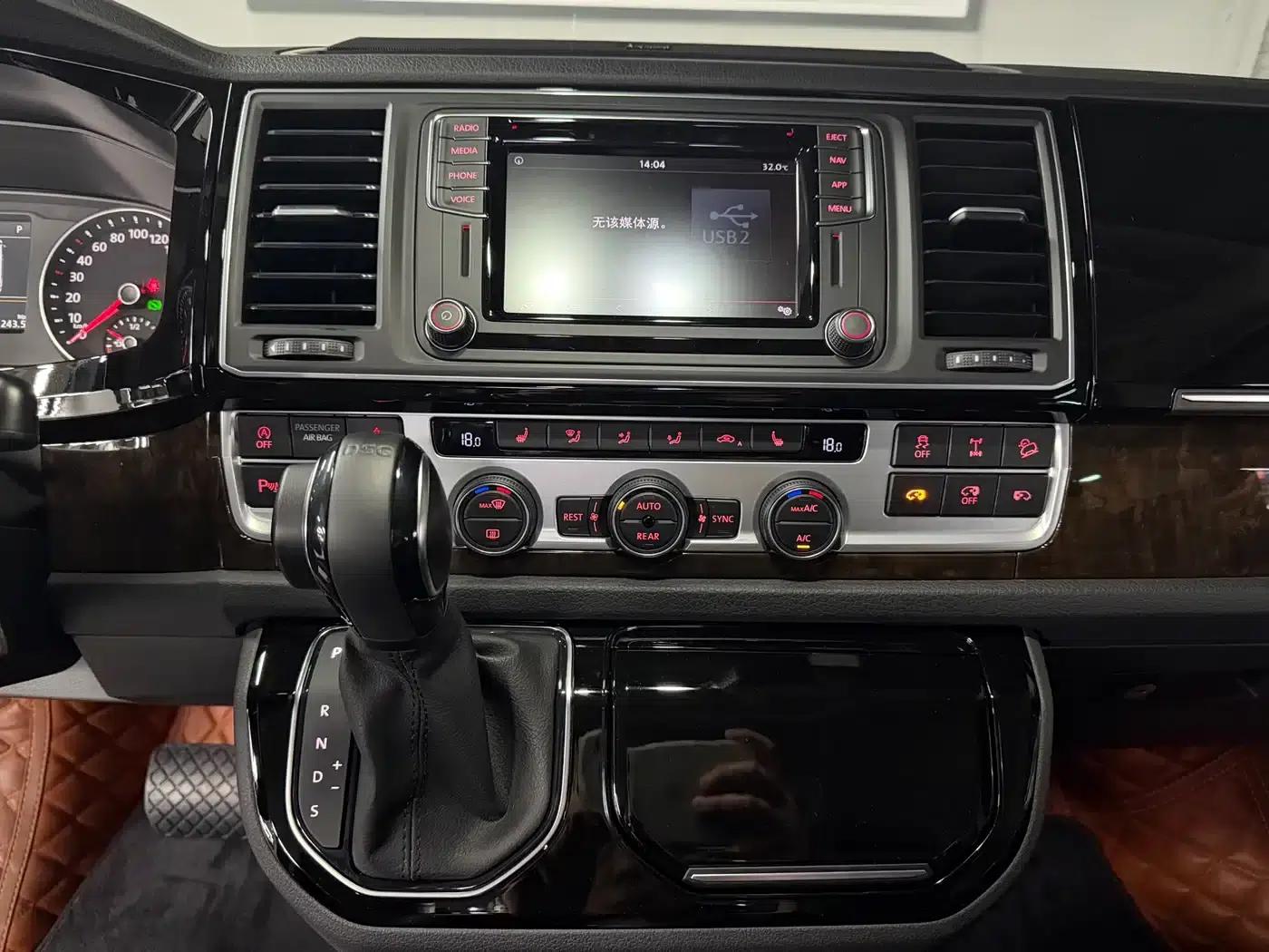 Multivan 2018 2.0TSI 4WD Explorer Edition 7-seater — миниатюра 3