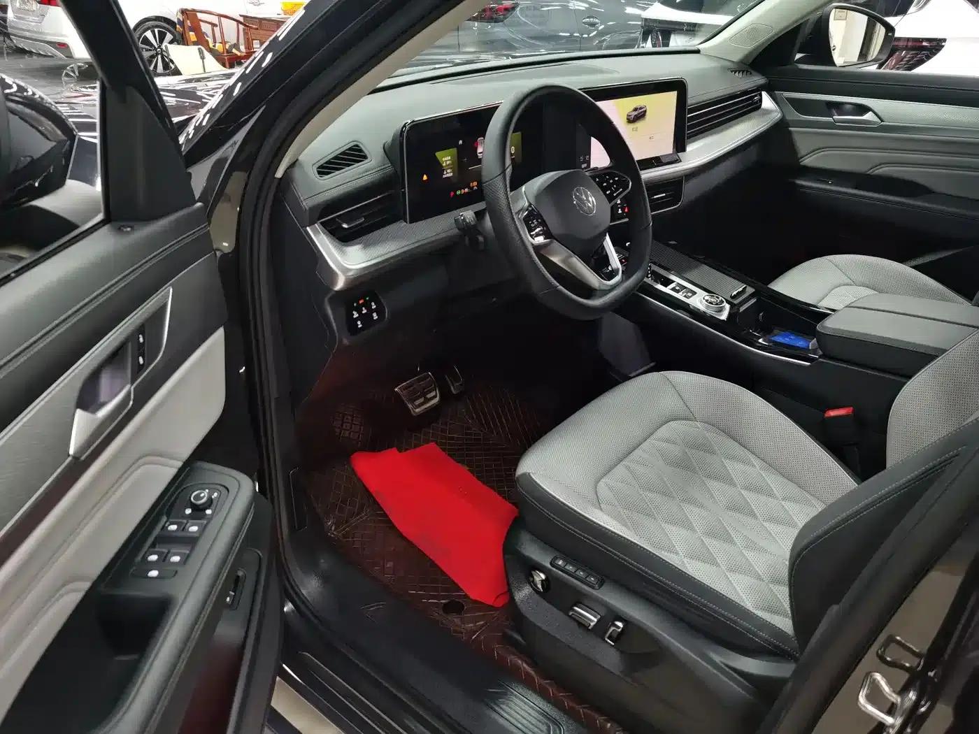 2024 Range Rover 380TSI AWD R-Line Cruiser — миниатюра 3