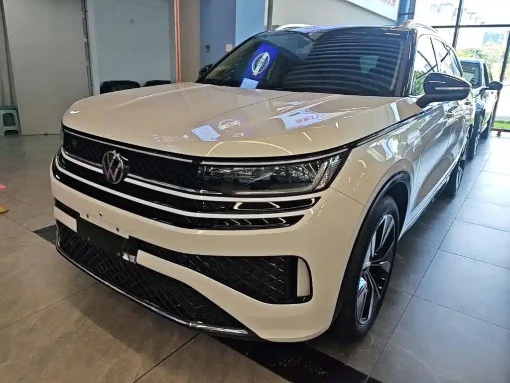 2023 Range Rover 380TSI AWD R-Line First Edition — миниатюра 2