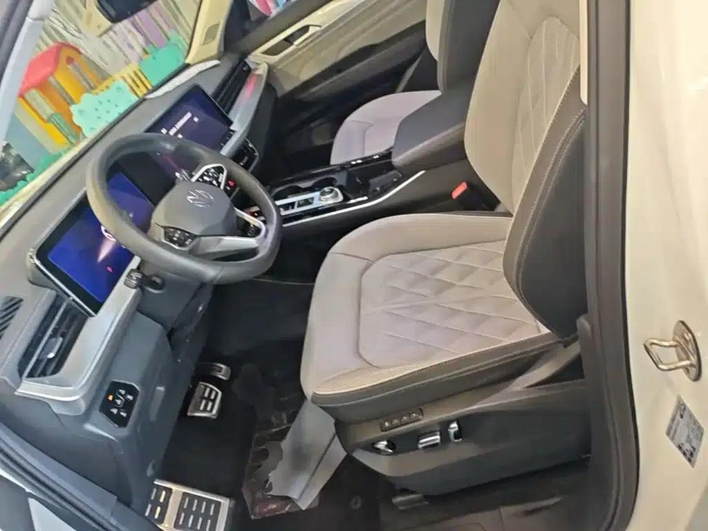 2023 Range Rover 380TSI AWD R-Line First Edition — миниатюра 15