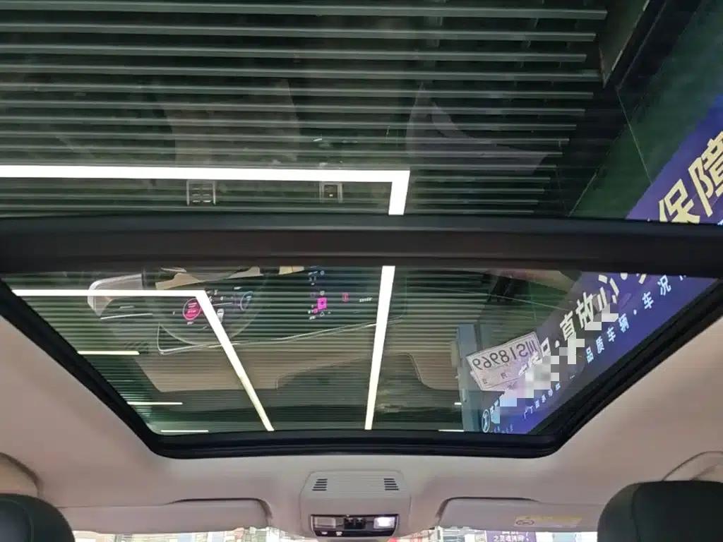 2023 Range Rover 380TSI AWD R-Line First Edition — миниатюра 18