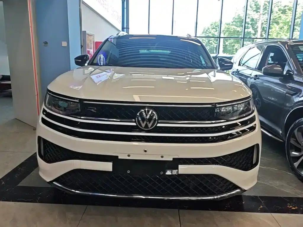 2023 Range Rover 380TSI AWD R-Line First Edition — миниатюра 3