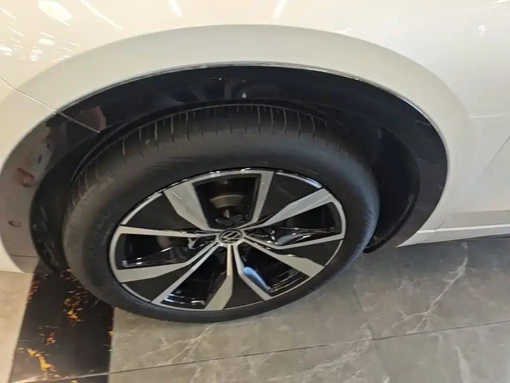 2023 Range Rover 380TSI AWD R-Line First Edition — миниатюра 23