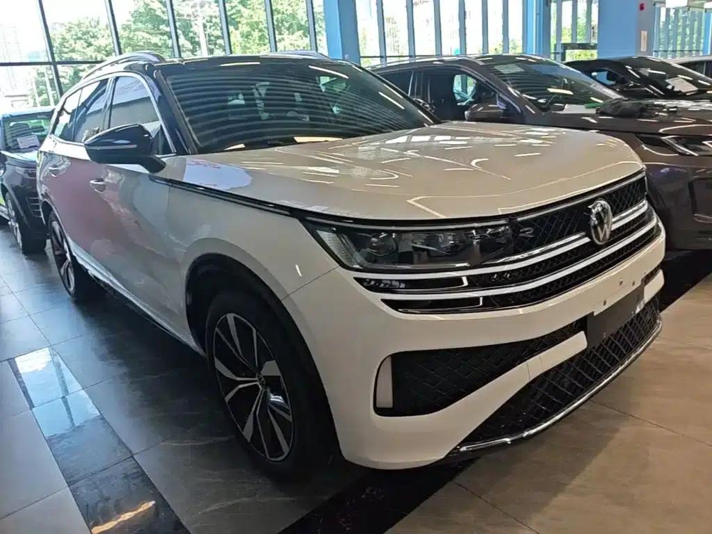 2023 Range Rover 380TSI AWD R-Line First Edition — миниатюра 4