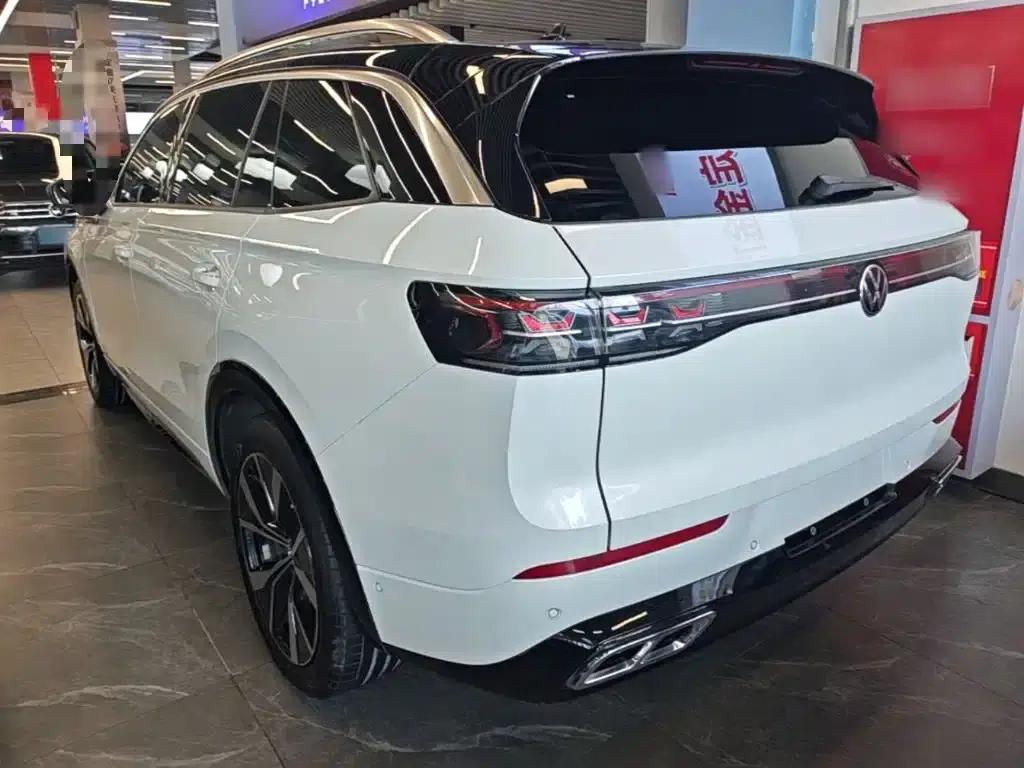 2023 Range Rover 380TSI AWD R-Line First Edition — миниатюра 5