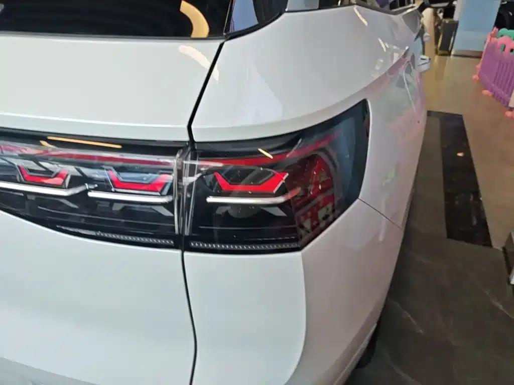 2023 Range Rover 380TSI AWD R-Line First Edition — миниатюра 8