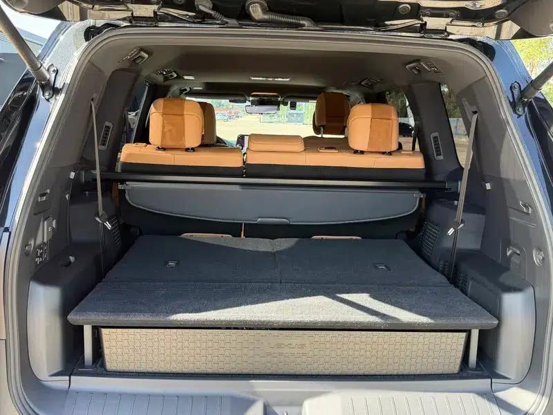 Lexus LX 2025 700h Territory Edition — миниатюра 21