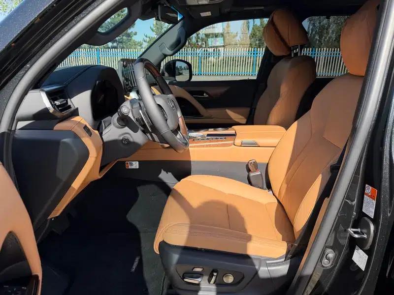 Lexus LX 2025 700h Territory Edition — миниатюра 22