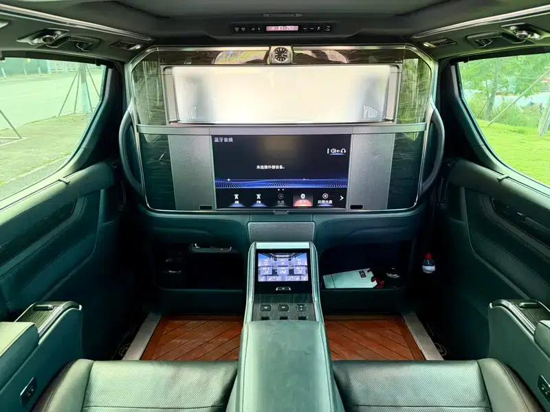 Lexus LM 2020 300h E-Four Four-Seat Executive Edition — миниатюра 8