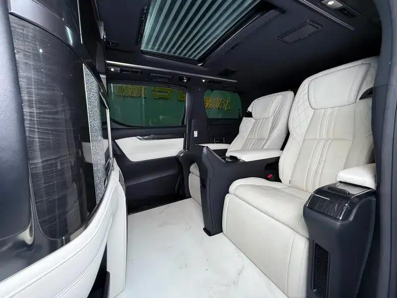 Lexus LM 2020 300h E-Four Four-Seat Executive Edition — миниатюра 18