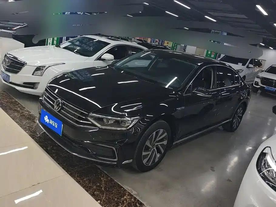 2022 Volkswagen Passat PHEV GTE Luxury Edition — миниатюра 1