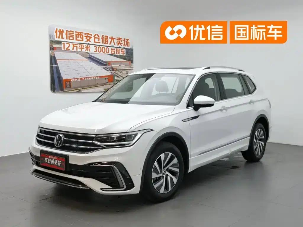 2023 Volkswagen Tiguan L Plug-in Hybrid 430PHEV Premium Edition — миниатюра 1