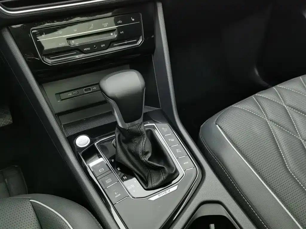 2023 Volkswagen Tiguan L Plug-in Hybrid 430PHEV Premium Edition — миниатюра 13