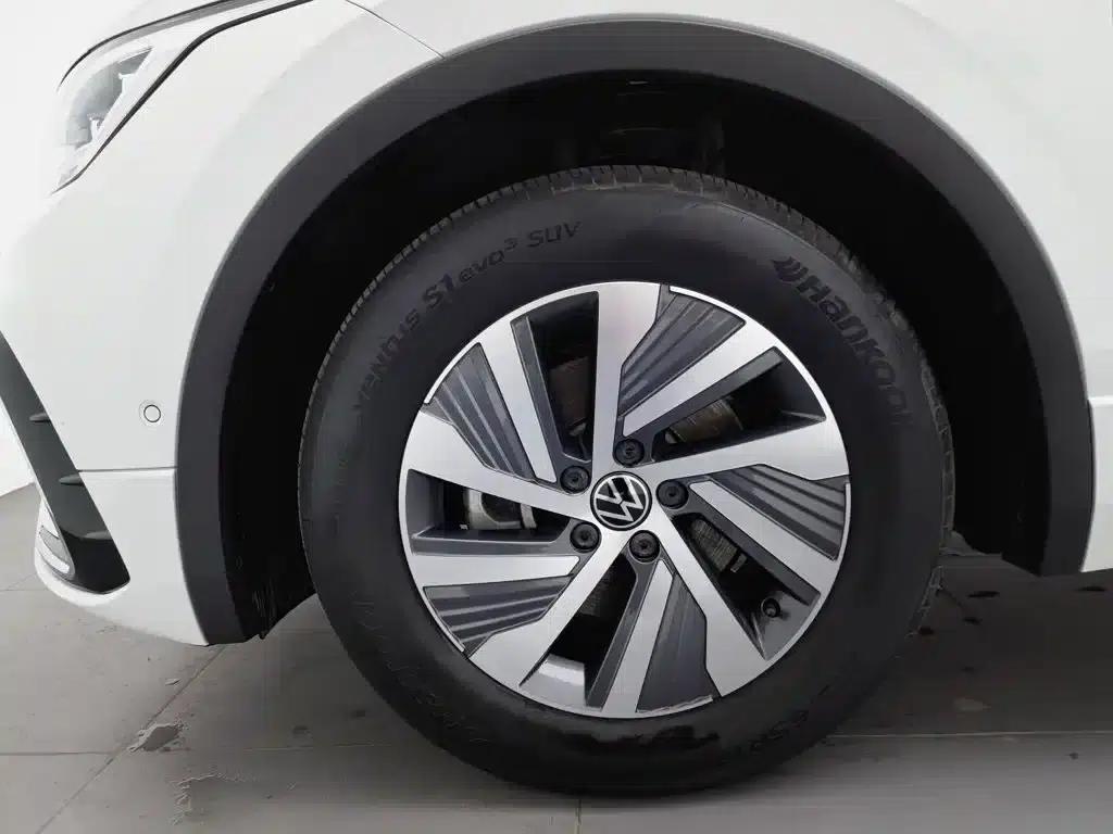 2023 Volkswagen Tiguan L Plug-in Hybrid 430PHEV Premium Edition — миниатюра 17