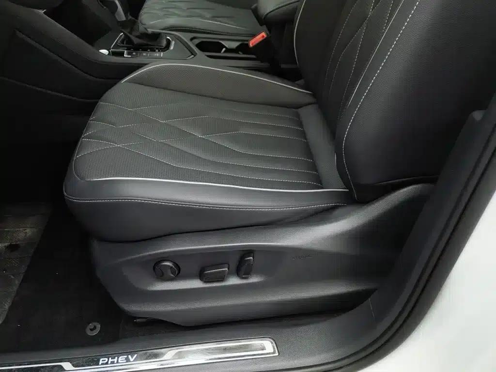 2023 Volkswagen Tiguan L Plug-in Hybrid 430PHEV Premium Edition — миниатюра 20