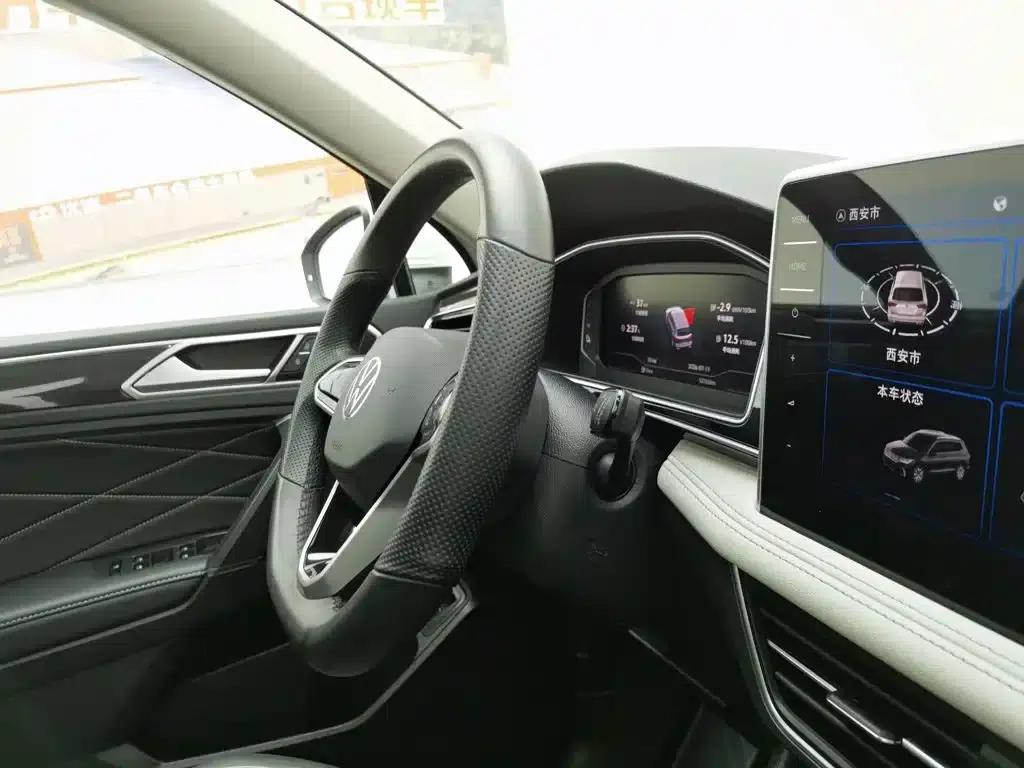 2023 Volkswagen Tiguan L Plug-in Hybrid 430PHEV Premium Edition — миниатюра 22