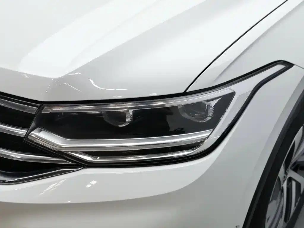 2023 Volkswagen Tiguan L Plug-in Hybrid 430PHEV Premium Edition — миниатюра 7