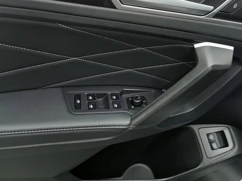 2023 Volkswagen Tiguan L Plug-in Hybrid 430PHEV Premium Edition — миниатюра 9