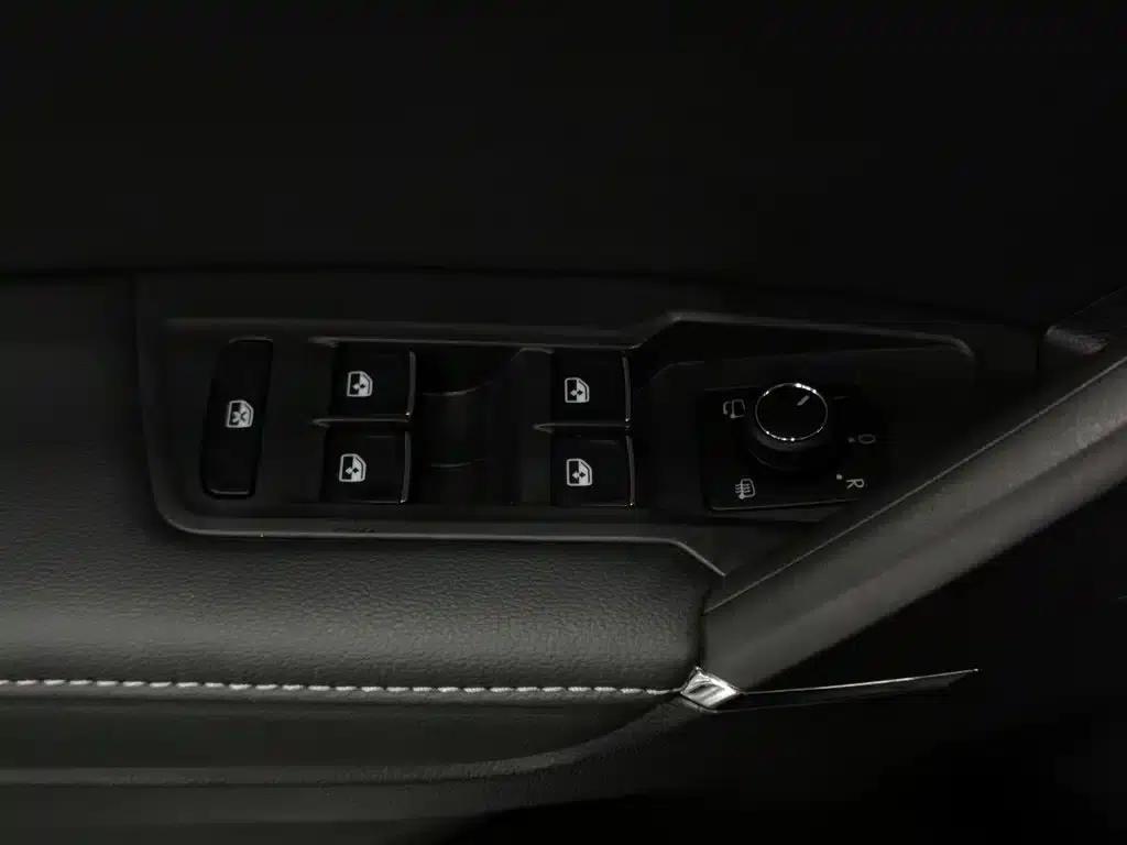 Tiguan L Plug-in Hybrid 2021 430PHEV Plug-in Hybrid Flagship Edition — миниатюра 9