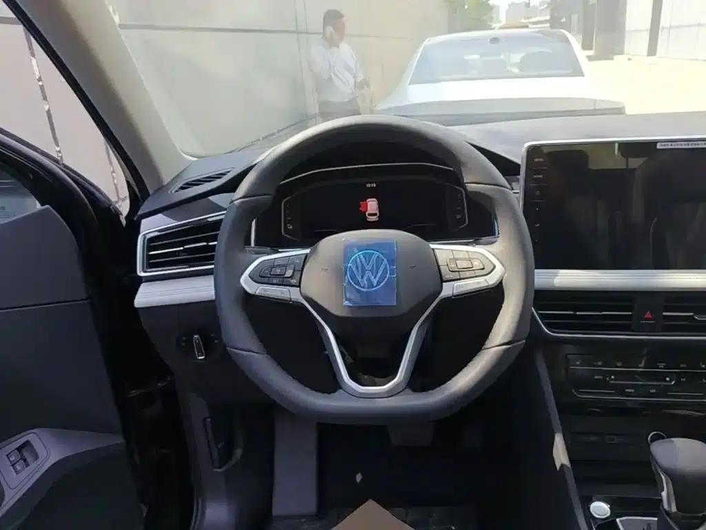 2023 Volkswagen Tiguan L Plug-in Hybrid 430PHEV Premium Edition — миниатюра 11