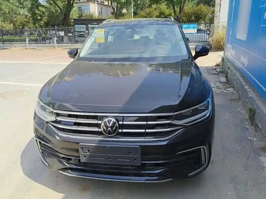 2023 Volkswagen Tiguan L Plug-in Hybrid 430PHEV Premium Edition — миниатюра 3