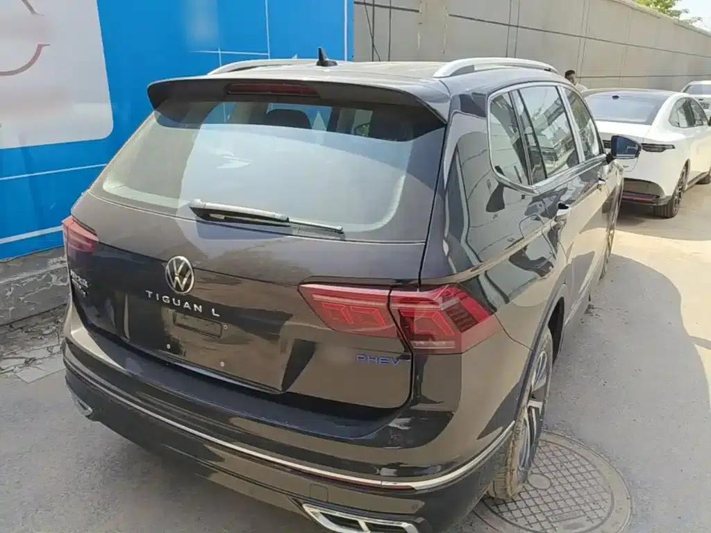 2023 Volkswagen Tiguan L Plug-in Hybrid 430PHEV Premium Edition — миниатюра 7