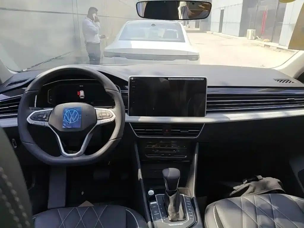 2023 Volkswagen Tiguan L Plug-in Hybrid 430PHEV Premium Edition — миниатюра 10