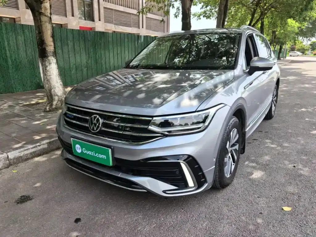 2022 Volkswagen Tiguan L Plug-in Hybrid 430PHEV Premium Edition — миниатюра 1