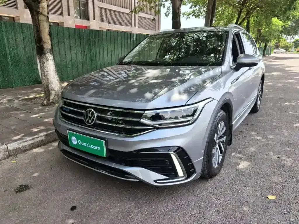2022 Volkswagen Tiguan L Plug-in Hybrid 430PHEV Premium Edition — миниатюра 2