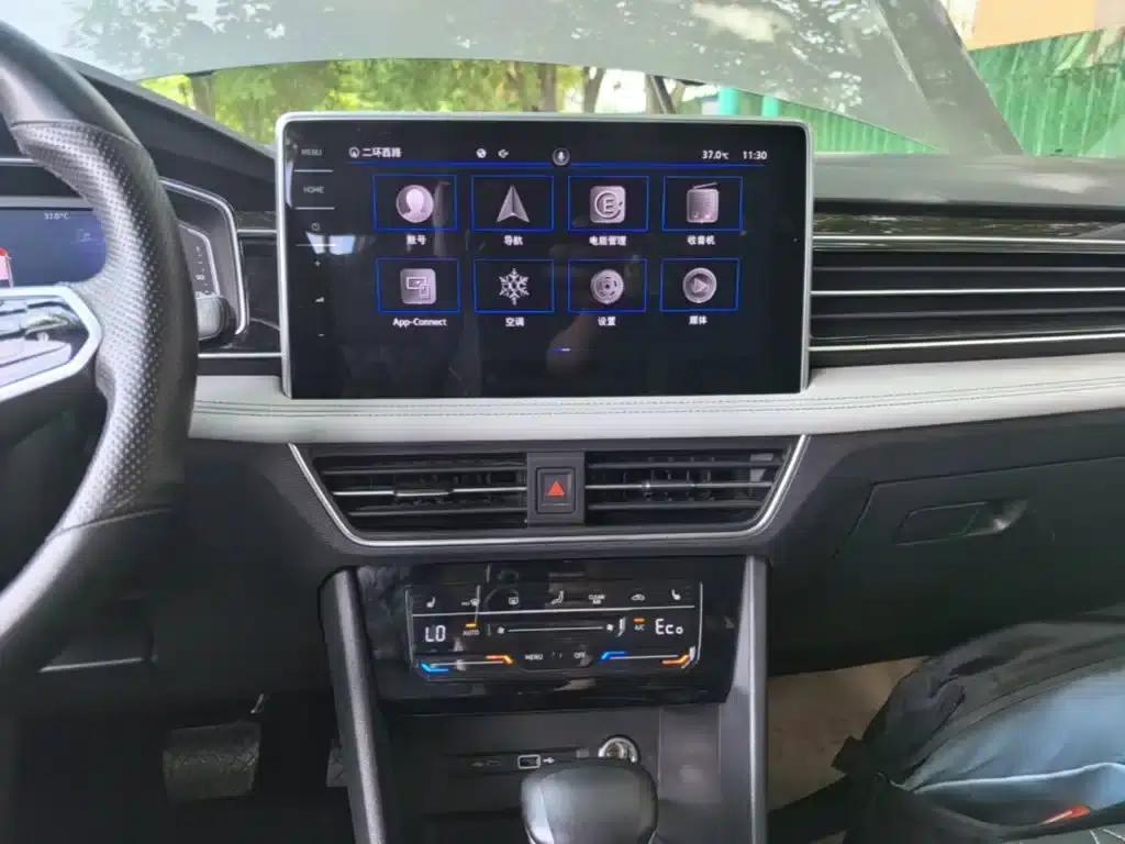 2022 Volkswagen Tiguan L Plug-in Hybrid 430PHEV Premium Edition — миниатюра 13