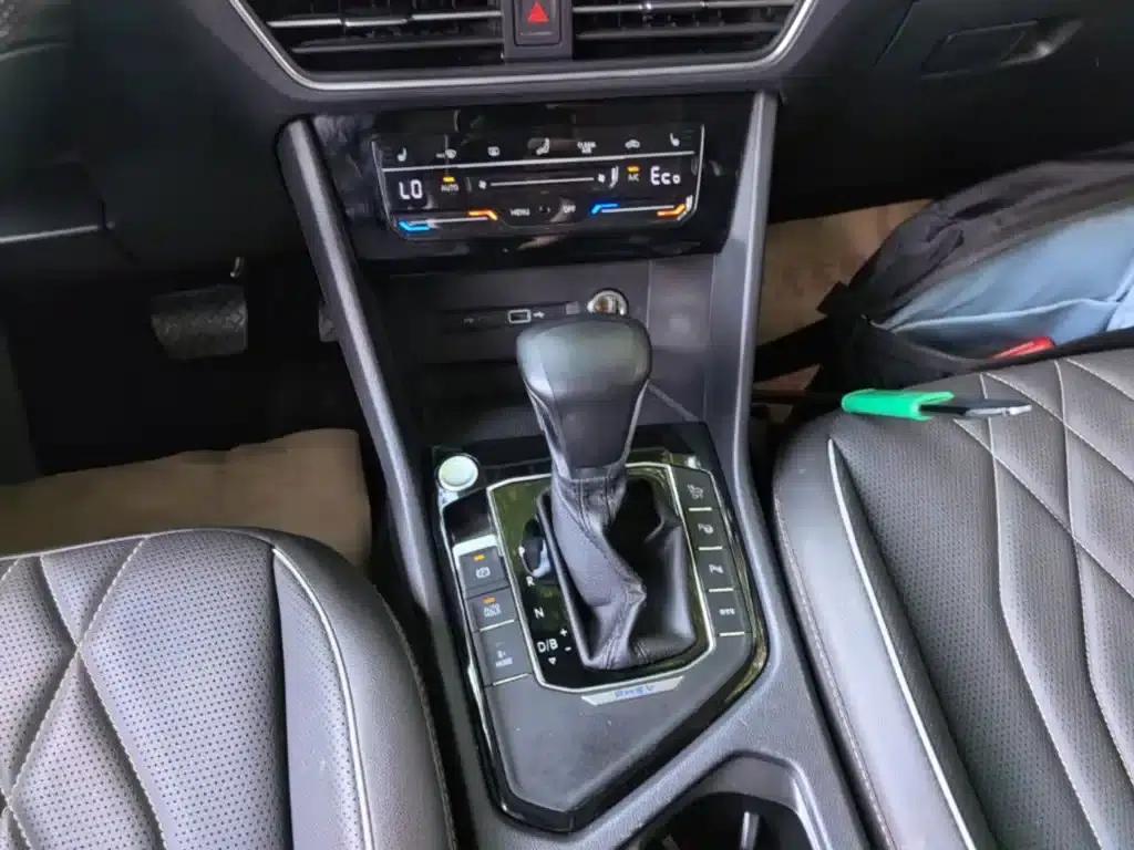 2022 Volkswagen Tiguan L Plug-in Hybrid 430PHEV Premium Edition — миниатюра 14
