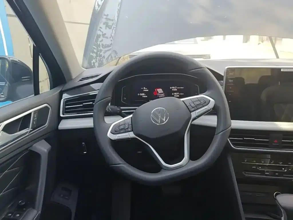 2023 Volkswagen Tiguan L Plug-in Hybrid 430PHEV Premium Edition — миниатюра 11
